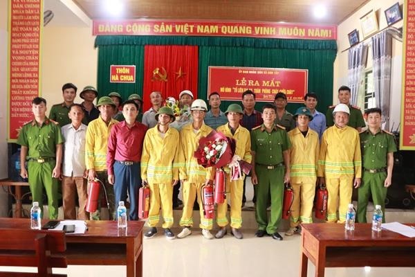 Sơn Tây ra mắt mô hình “Tổ liên gia an toàn phòng cháy, chữa cháy” và “Điểm chữa cháy công cộng” tại thôn Hà Chua