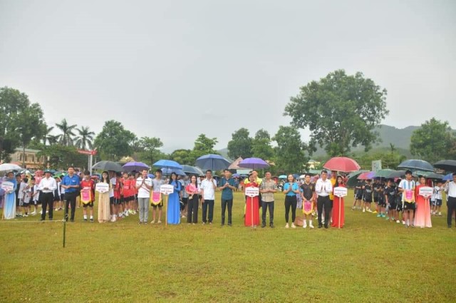 Khai mạc Giải bóng đá nam Thiếu nhi xã Sơn Tây